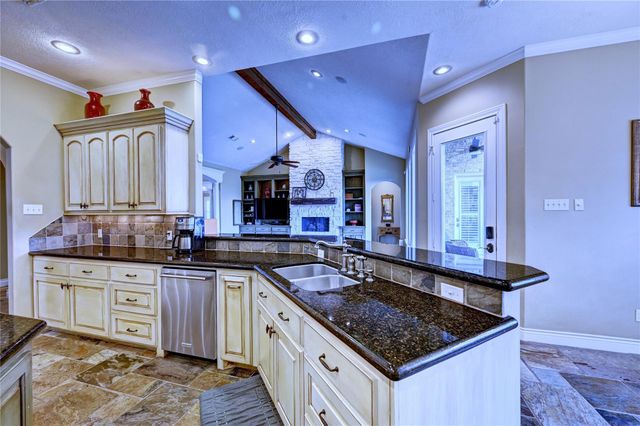 10426 Clubhouse Circle, Magnolia, TX 77354