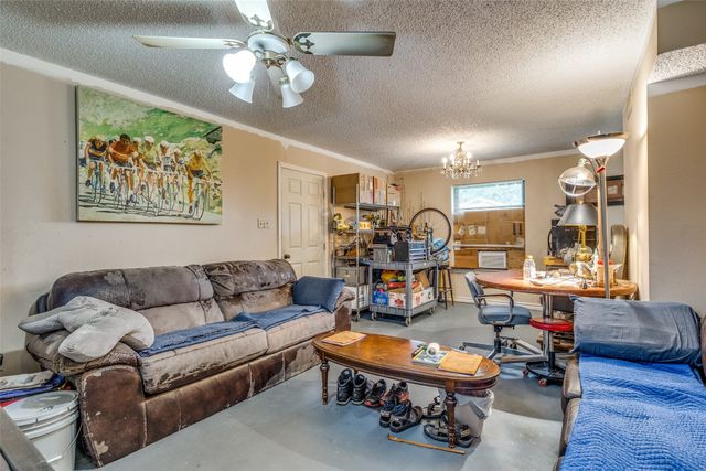 101 Gordon Drive, Azle, TX 76020