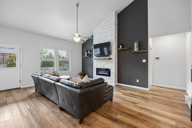 10105 Lakemont Drive, Fort Worth, TX 76131