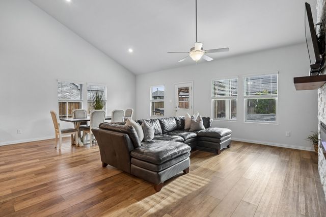 10105 Lakemont Drive, Fort Worth, TX 76131