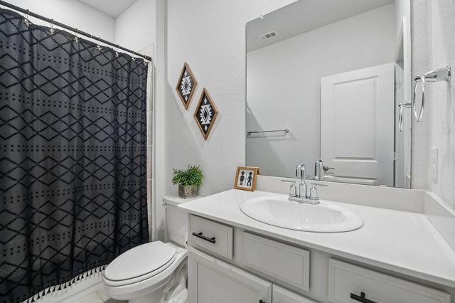 10105 Lakemont Drive, Fort Worth, TX 76131