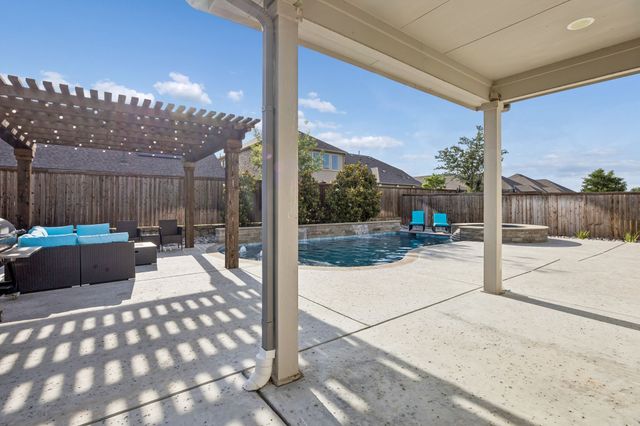 10105 Lakemont Drive, Fort Worth, TX 76131