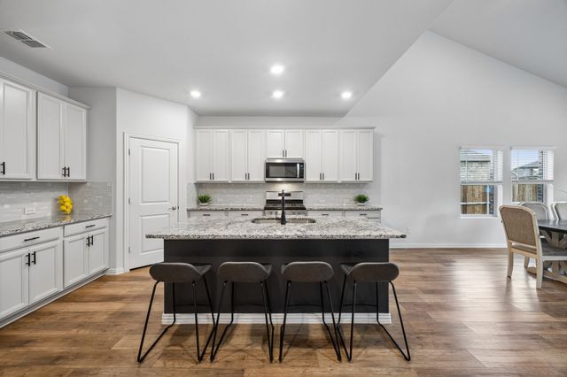 10105 Lakemont Drive, Fort Worth, TX 76131