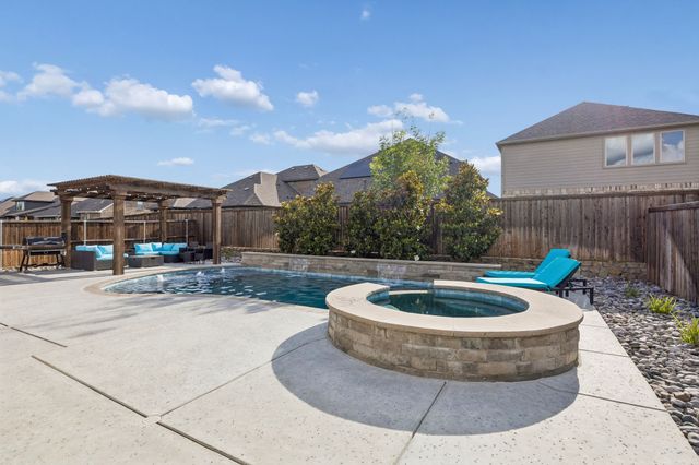 10105 Lakemont Drive, Fort Worth, TX 76131
