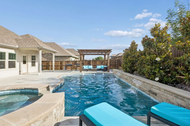 10105 Lakemont Drive, Fort Worth, TX 76131