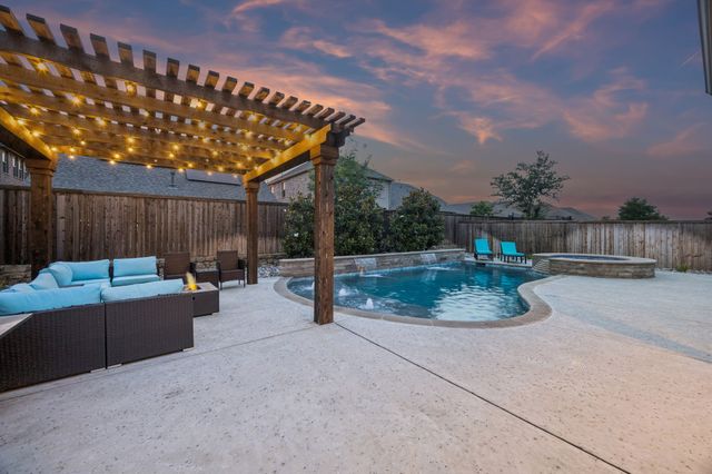 10105 Lakemont Drive, Fort Worth, TX 76131