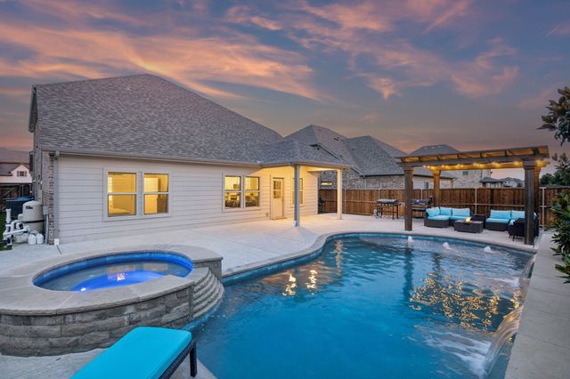 10105 Lakemont Drive, Fort Worth, TX 76131