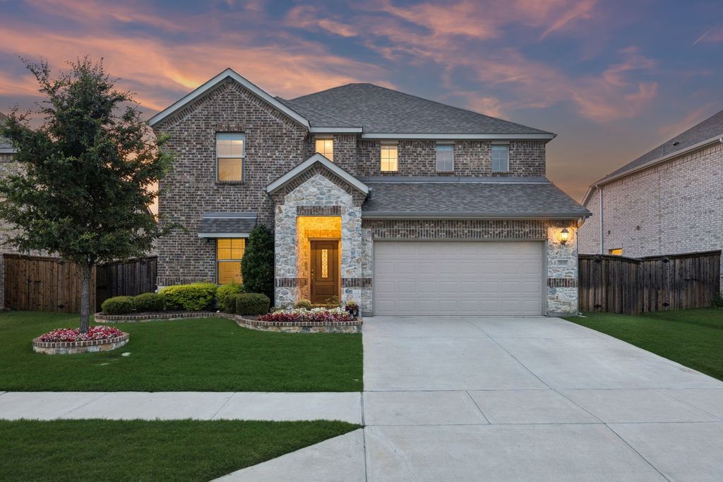 10105 Lakemont Drive, Fort Worth, TX 76131