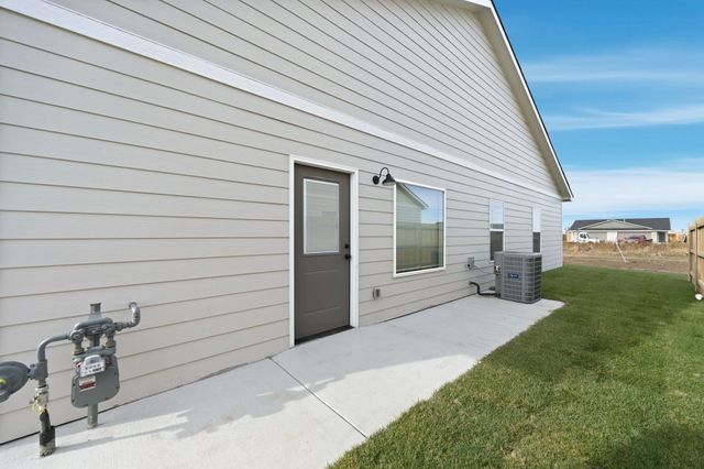 16908 W Kashmir St, Goddard, KS 67052