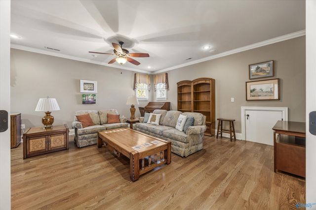 9 Thayer Street NW, Huntsville, AL 35806