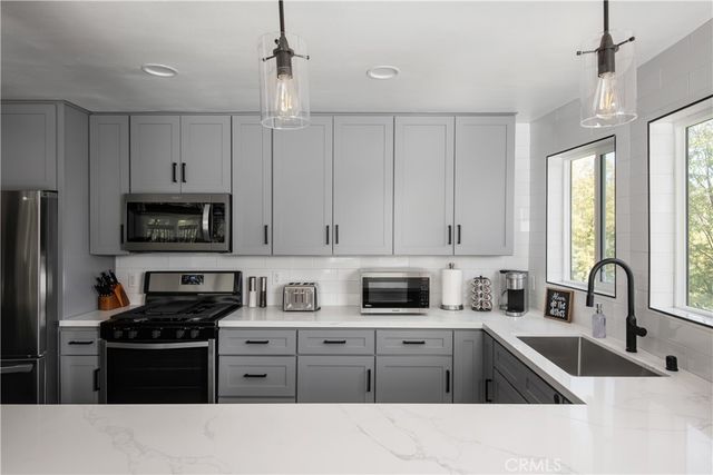 27555 North Bay, Lake Arrowhead, CA 92352