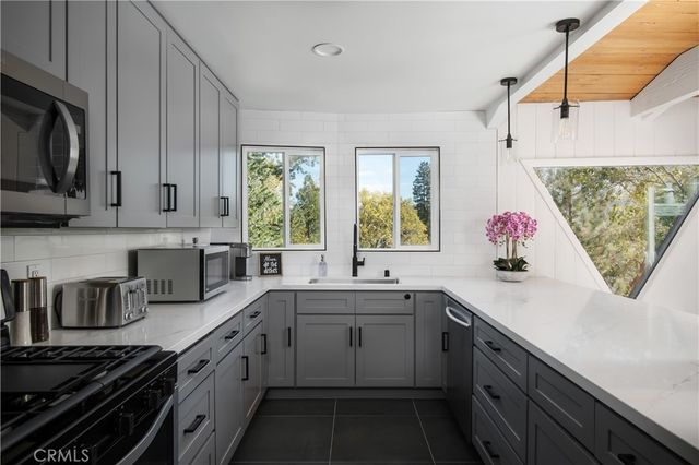 27555 North Bay, Lake Arrowhead, CA 92352