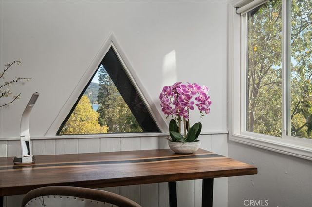 27555 North Bay, Lake Arrowhead, CA 92352
