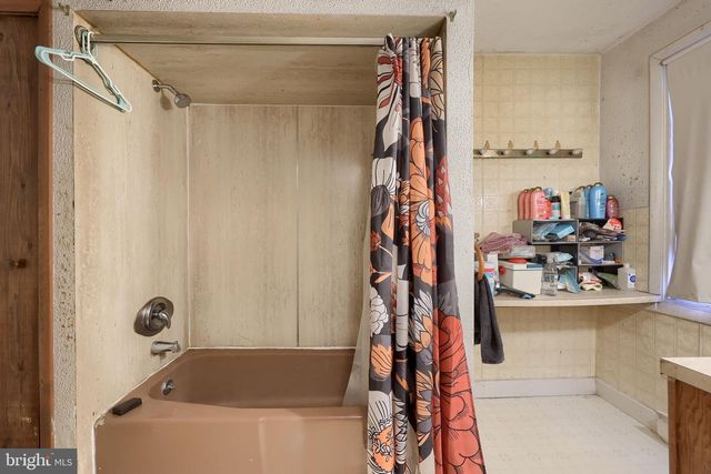 517 N FRONT ST, Steelton, PA 17113