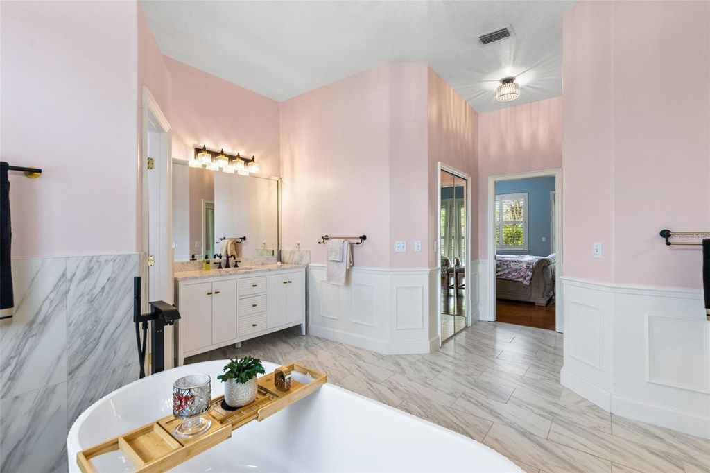 Image 18 of property listing at 8656 GLYBORNE COURT, Orlando, FL 32825