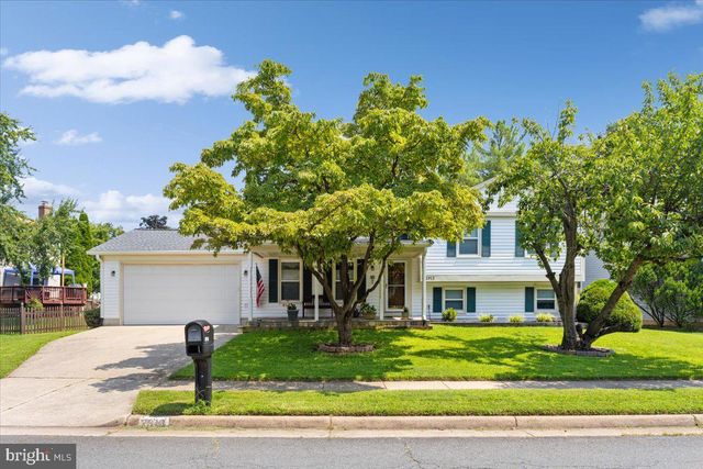 2913 ASHDOWN FOREST DR, Herndon, VA 20171