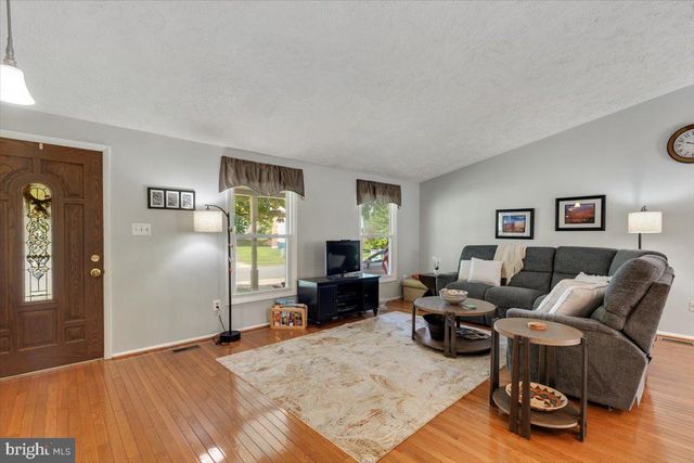 2913 ASHDOWN FOREST DR, Herndon, VA 20171