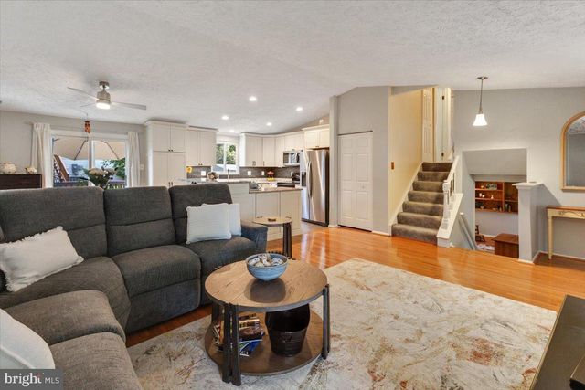2913 ASHDOWN FOREST DR, Herndon, VA 20171