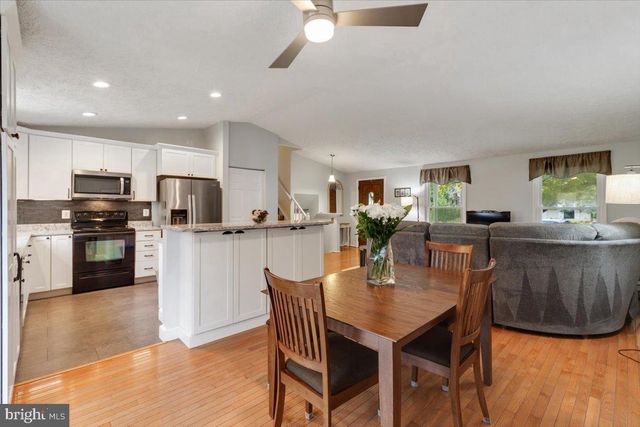2913 ASHDOWN FOREST DR, Herndon, VA 20171