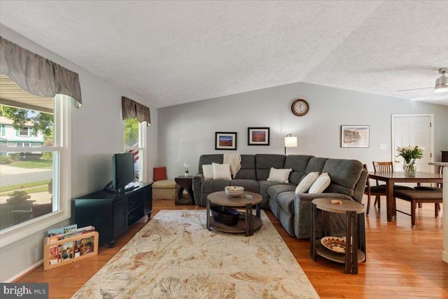 2913 ASHDOWN FOREST DR, Herndon, VA 20171