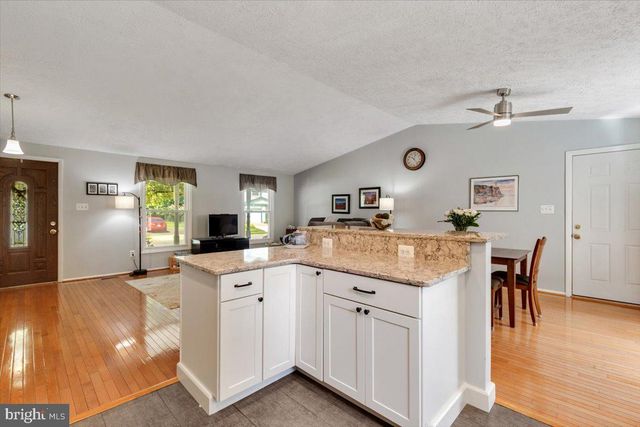 2913 ASHDOWN FOREST DR, Herndon, VA 20171