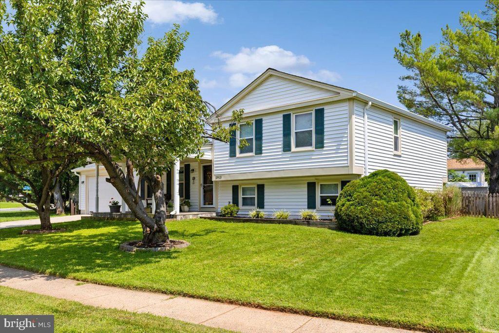 2913 ASHDOWN FOREST DR, Herndon, VA 20171