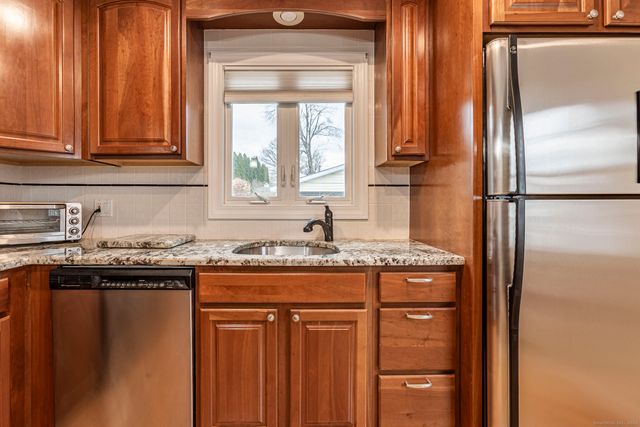 49 Somerset Street, West Hartford, CT 06110