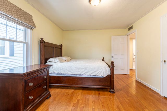 49 Somerset Street, West Hartford, CT 06110