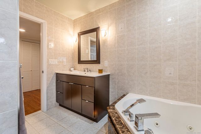 49 Somerset Street, West Hartford, CT 06110