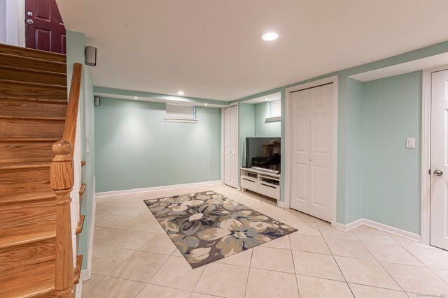 49 Somerset Street, West Hartford, CT 06110