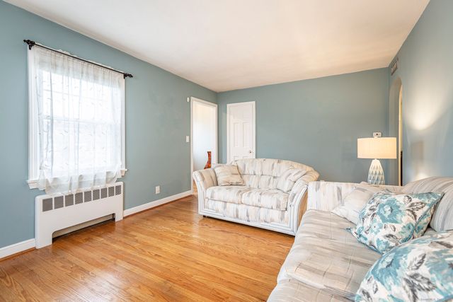 49 Somerset Street, West Hartford, CT 06110