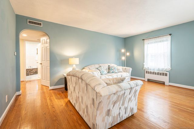 49 Somerset Street, West Hartford, CT 06110