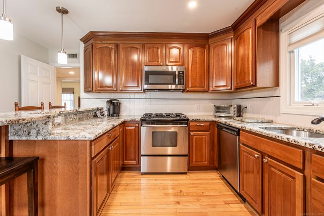 49 Somerset Street, West Hartford, CT 06110