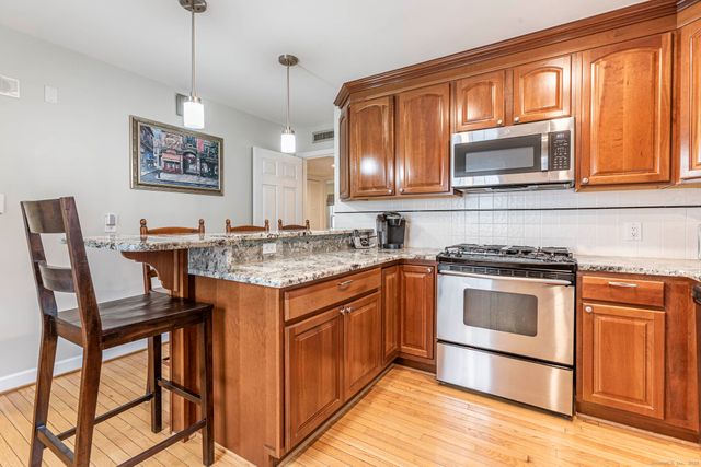 49 Somerset Street, West Hartford, CT 06110