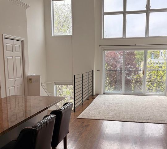 1632 W Erie Street 3, Chicago, IL 60622