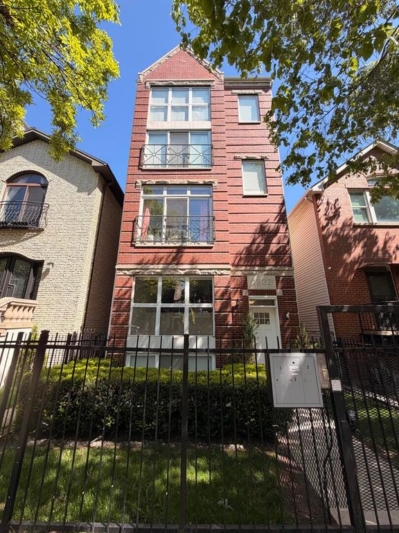 1632 W Erie Street 3, Chicago, IL 60622