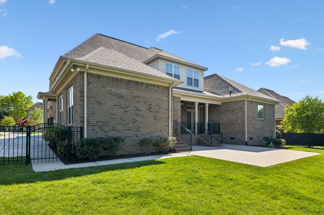 621 Gardenia Way, Murfreesboro, TN 37130