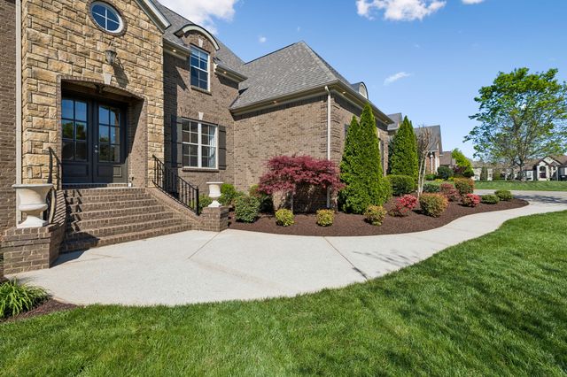621 Gardenia Way, Murfreesboro, TN 37130