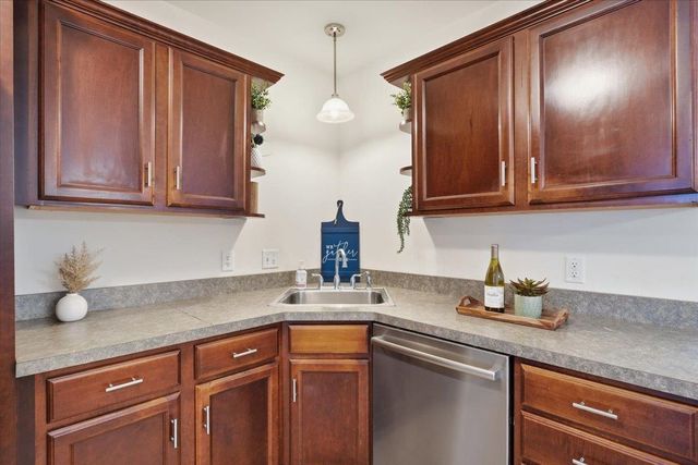 9 Racine Rd Apt 105, Milton, VT 05468