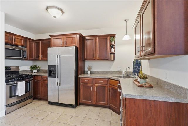 9 Racine Rd Apt 105, Milton, VT 05468