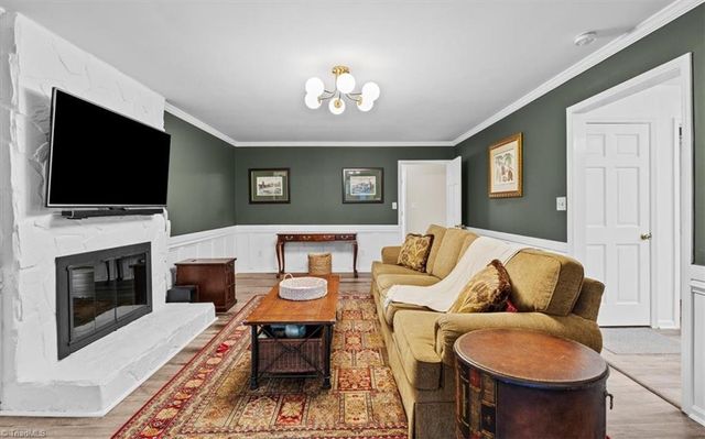 1111 New Hampshire Drive, Jamestown, NC 27282