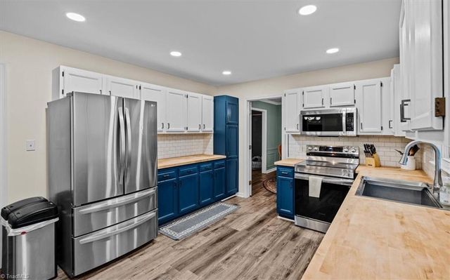 1111 New Hampshire Drive, Jamestown, NC 27282