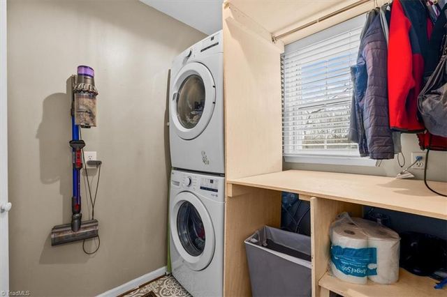 1111 New Hampshire Drive, Jamestown, NC 27282