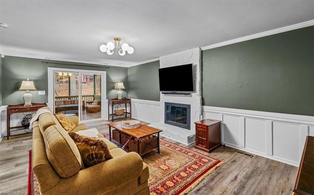 1111 New Hampshire Drive, Jamestown, NC 27282