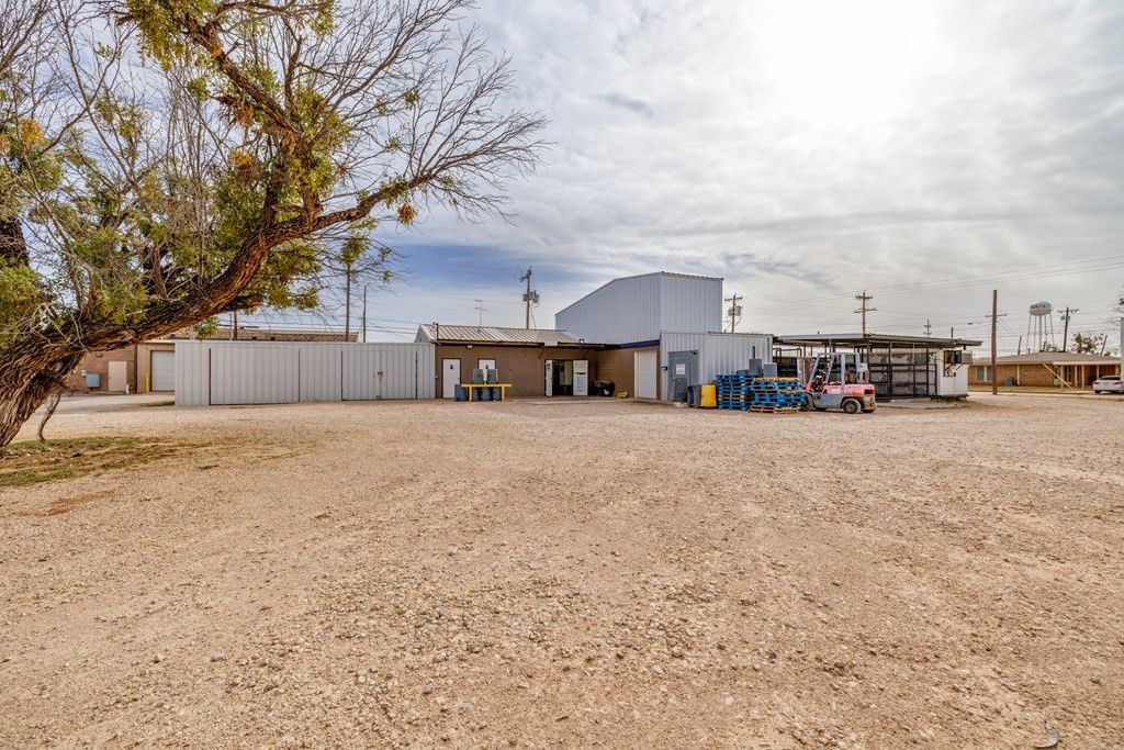 Image 10 of property listing at 114 N Washington Street, Bronte, TX 76933