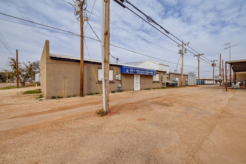 Image 2 of property listing at 114 N Washington Street, Bronte, TX 76933
