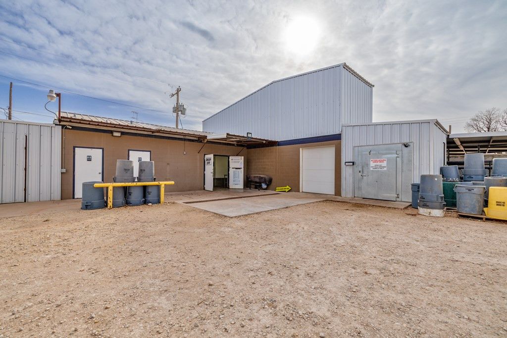 Image 3 of property listing at 114 N Washington Street, Bronte, TX 76933