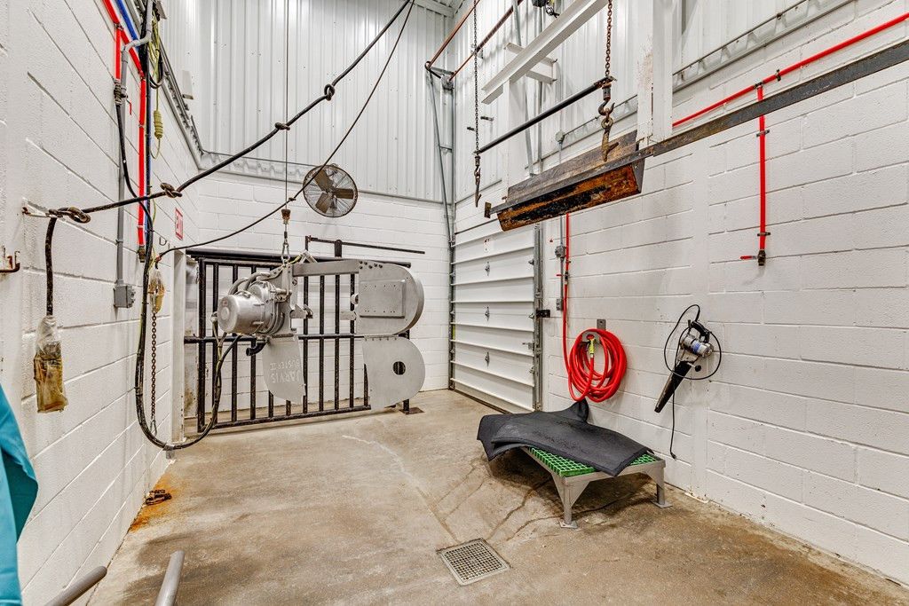 Image 37 of property listing at 114 N Washington Street, Bronte, TX 76933