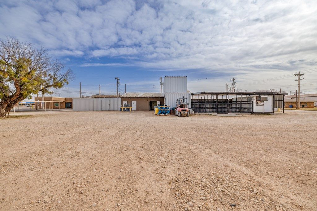 Image 4 of property listing at 114 N Washington Street, Bronte, TX 76933