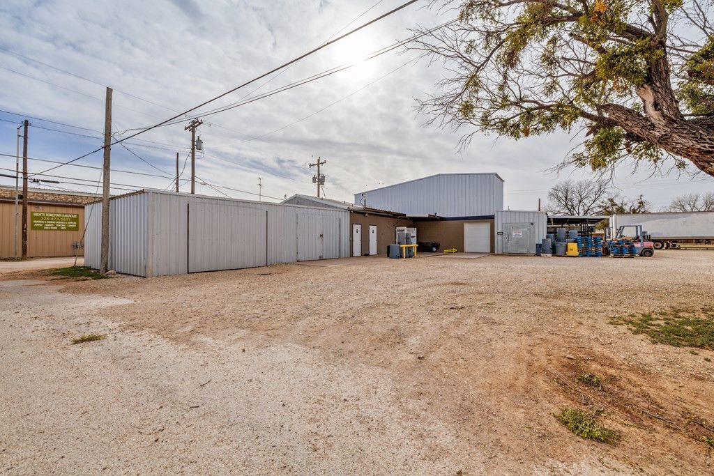 Image 44 of property listing at 114 N Washington Street, Bronte, TX 76933
